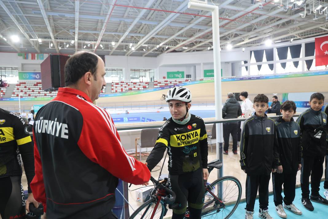 Başkan Altay, Türkiye’nin ilk olimpik veledromunda pedal çevirdi 6